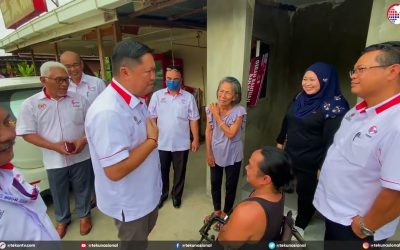 Penyerahan Geran Bantuan Banjir kepada Usahawan Penampang, Sabah.