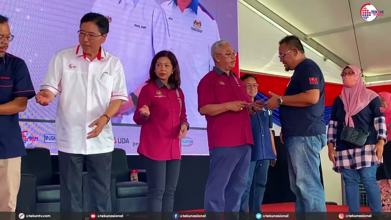 Majlis Perasmian Karnival Usahawan dan Koperasi Keluarga Malaysia (KUKKM)